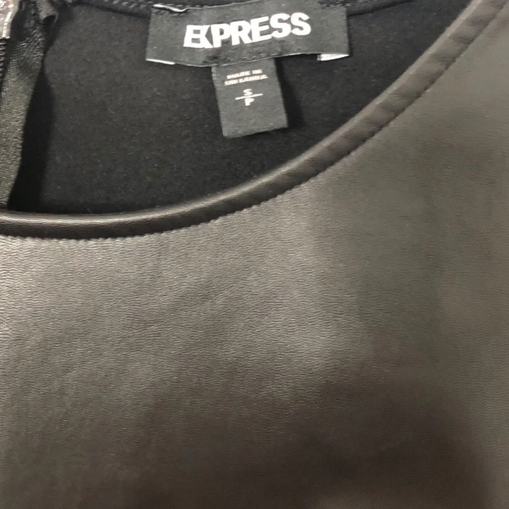 EXPRESS Women’s faux leather blouse top black puff short sleeve Small